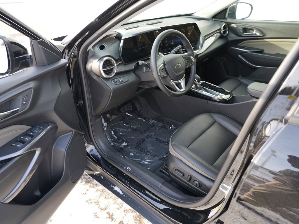 Used 2024 Chevrolet Trax ACTIV w/ Driver Confidence Package image 13