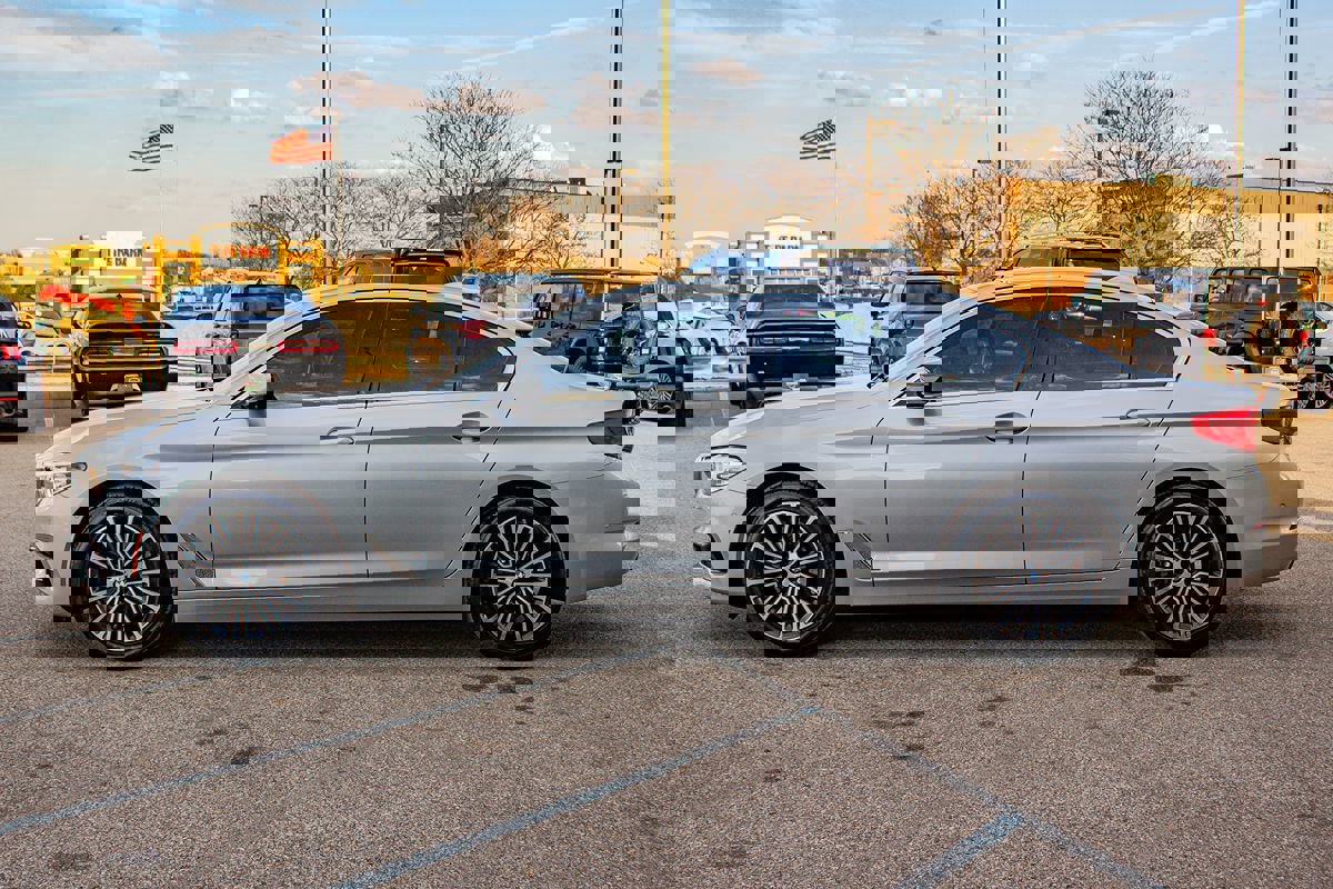 Used 2019 BMW 530i xDrive w/ Premium Package image 5