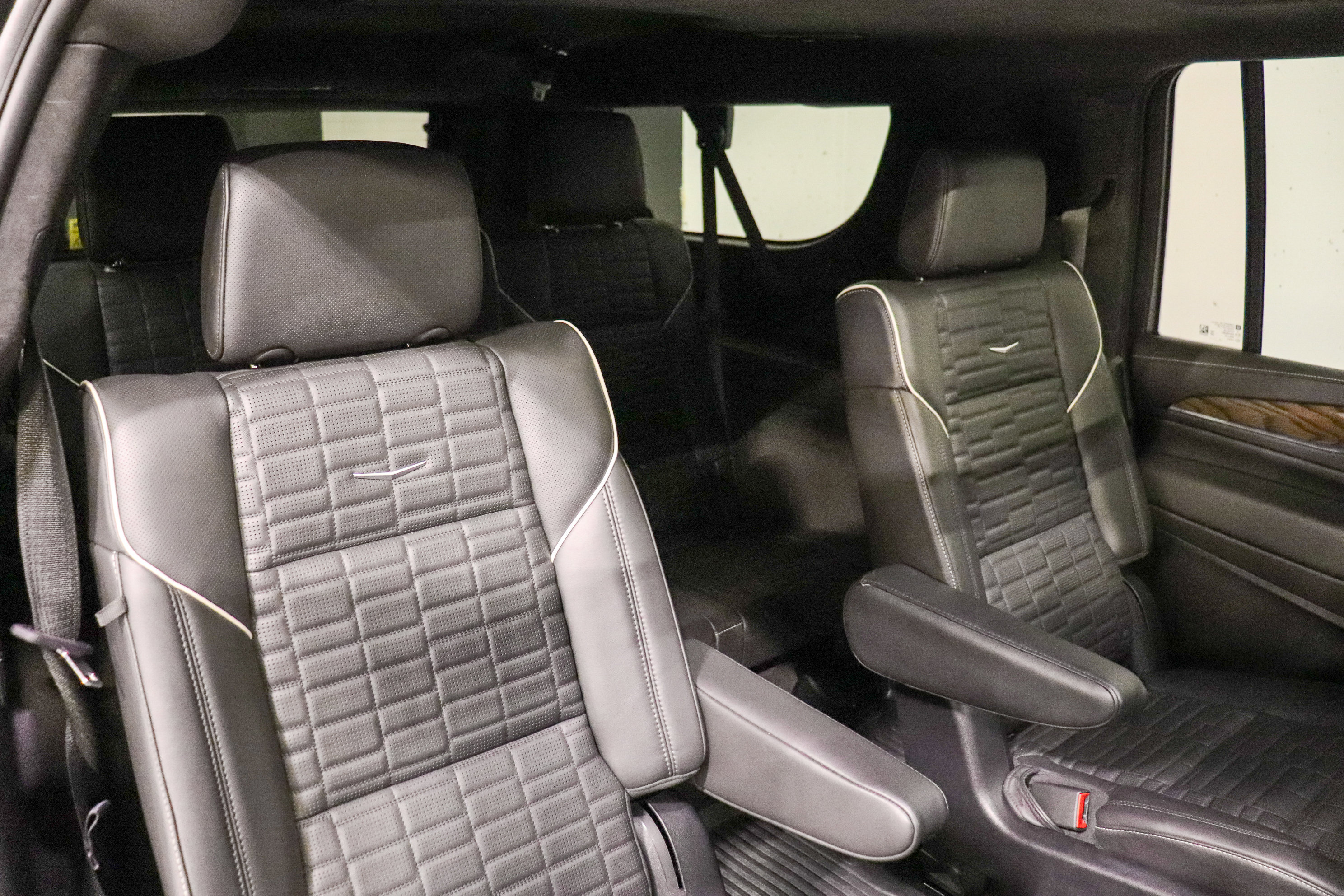 Used 2023 Cadillac Escalade ESV Sport Platinum w/ LPO, ONYX Package image 22