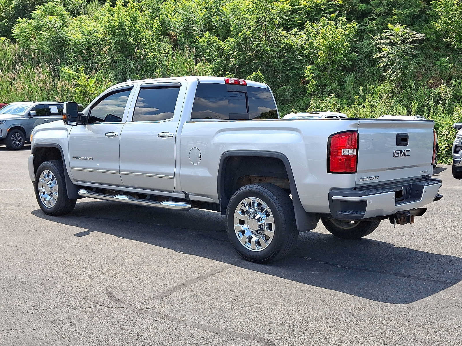 Used 2019 GMC Sierra 2500 Denali w/ Suspension Package, Off-Road AWD/4WD image 4
