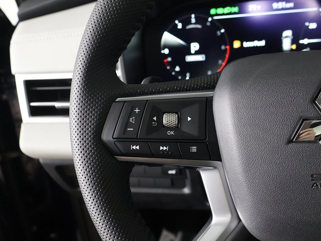 New 2025 Mitsubishi Outlander SE image 44