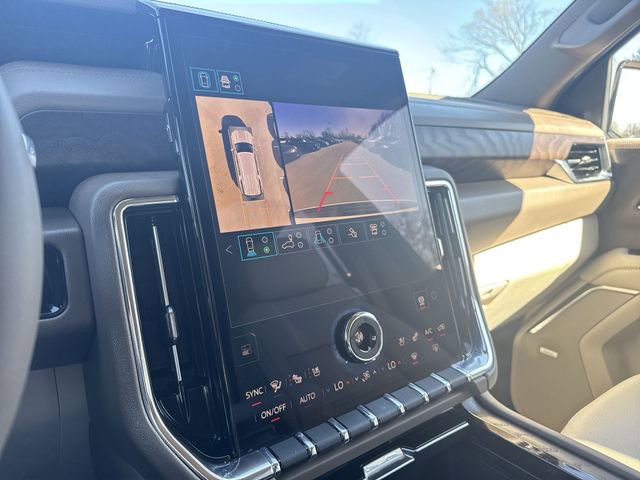 Used 2026 GMC Yukon XL Denali w/ Denali Reserve Package image 17