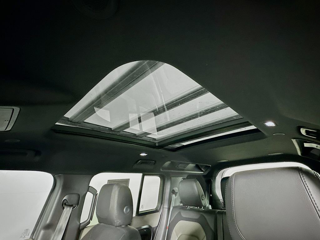 Used 2022 Land Rover Defender 110 X-Dynamic SE AWD/4WD image 30