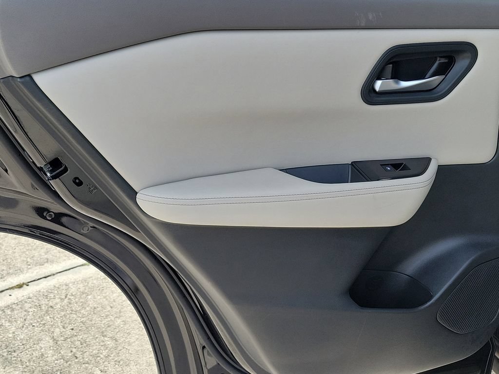 Certified 2025 Nissan Rogue SV FWD image 20