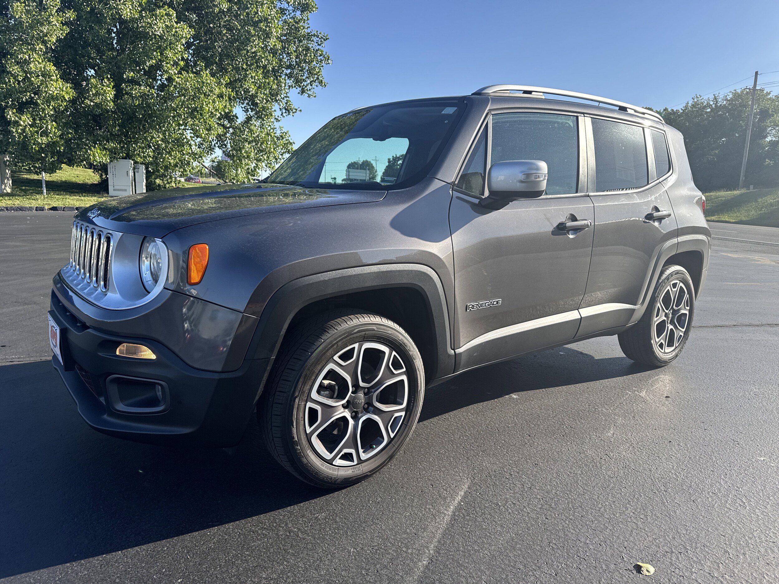 Used 2016 Jeep Renegade Limited AWD/4WD image 2