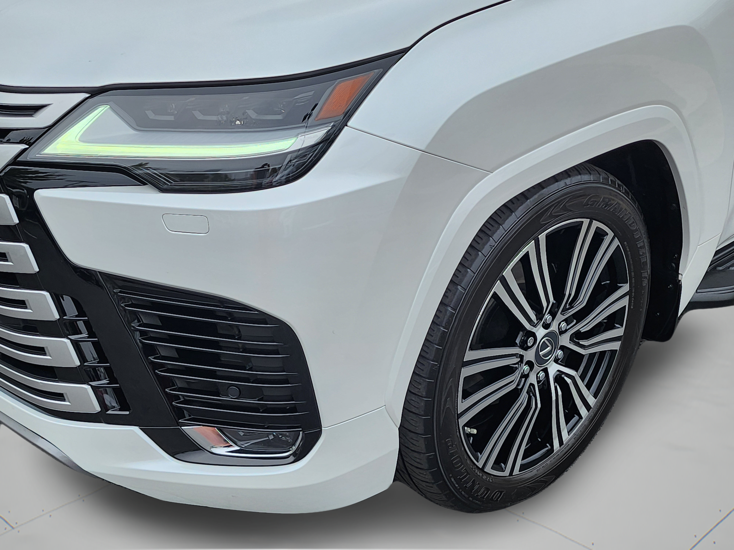 Used 2023 Lexus LX 600 4WD w/ Accessory Package (Z1) image 6