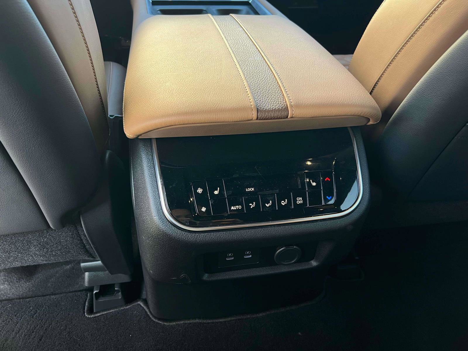 Used 2025 Nissan Armada Platinum Reserve image 29