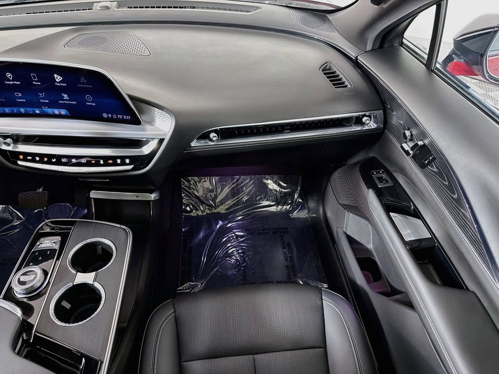 Used 2024 Cadillac Lyriq Luxury AWD/4WD image 24