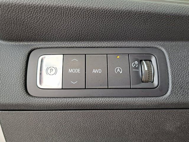 Used 2025 Chevrolet Traverse LT image 13