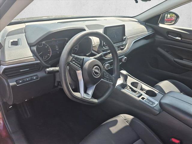 Used 2025 Nissan Altima 2.5 SV AWD/4WD image 10