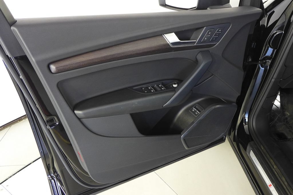 Used 2023 Audi Q5 e Premium w/ Convenience Package AWD/4WD image 11