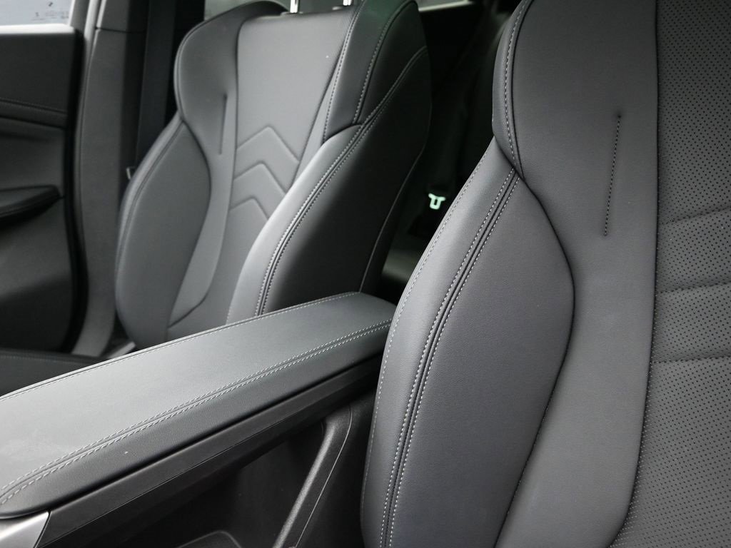 Certified 2025 BMW X2 xDrive28i image 14