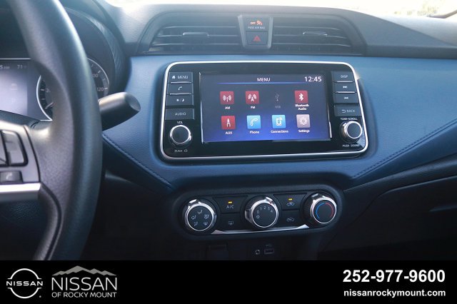 Used 2025 Nissan Versa SV FWD image 17
