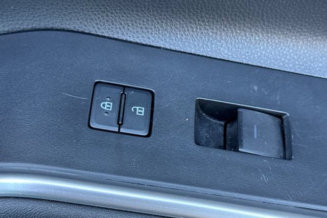 Used 2023 Toyota Highlander XLE FWD image 23