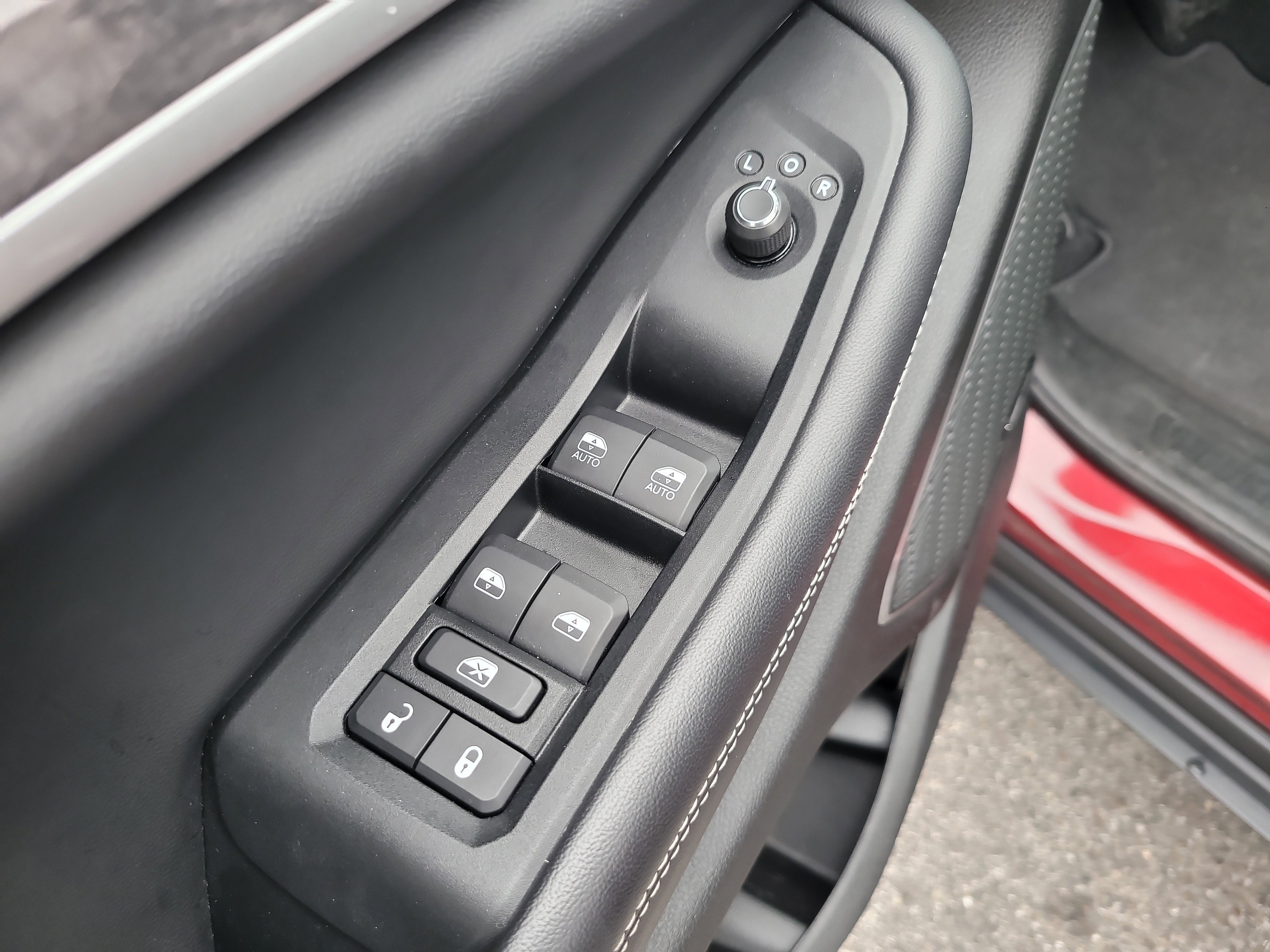 Used 2023 Jeep Grand Cherokee Limited image 16