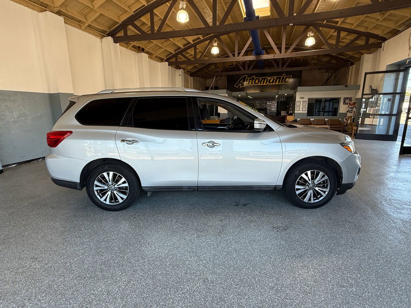 Used 2019 Nissan Pathfinder SV FWD image 8