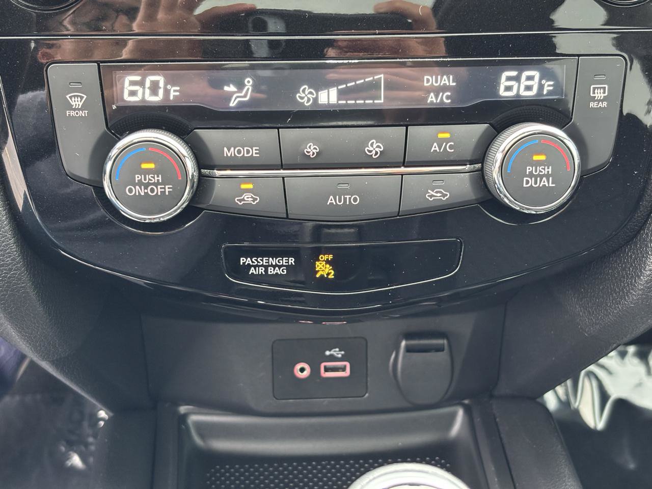 Used 2018 Nissan Rogue SV w/ Sun & Sound Touring Package AWD/4WD image 29