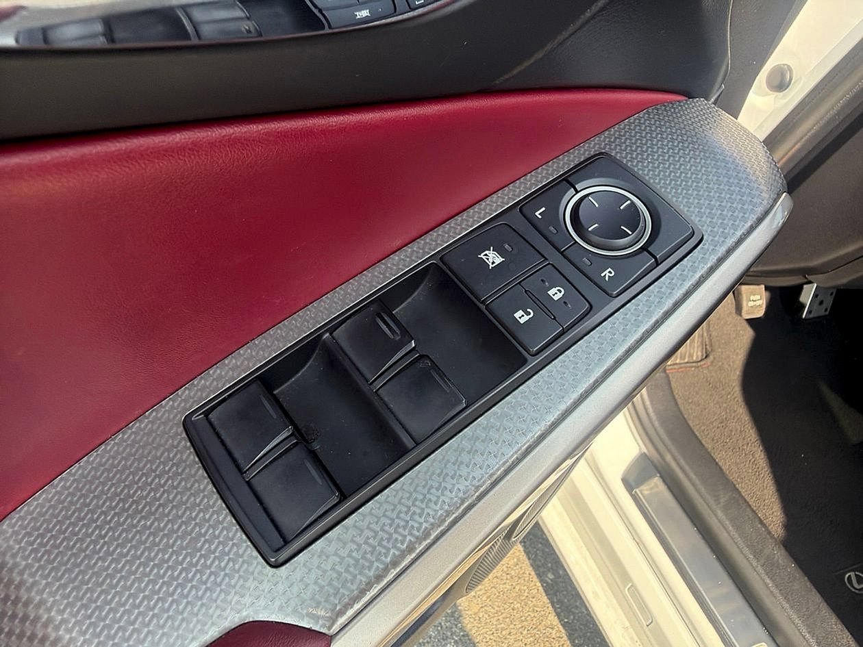Used 2016 Lexus IS 350 RWD image 15