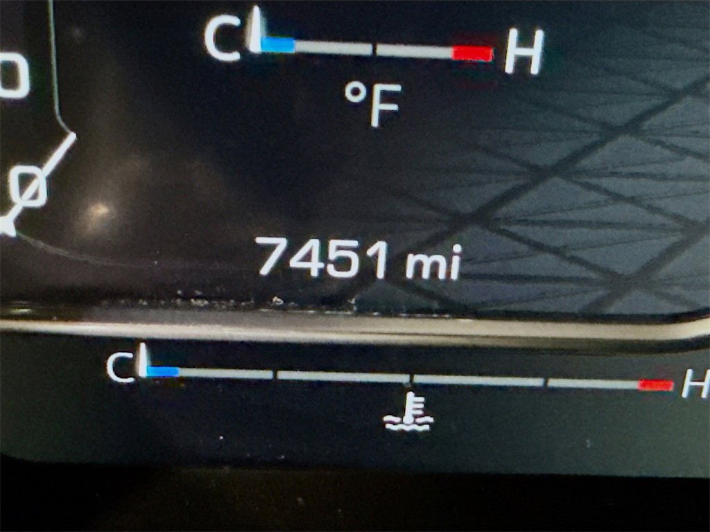 Used 2025 GMC Sierra 1500 AT4 w/ Technology Package image 4