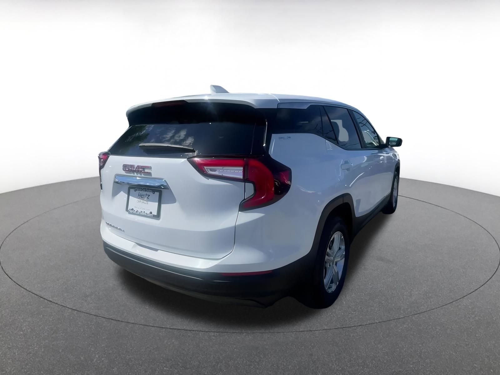 Used 2024 GMC Terrain SLE image 14