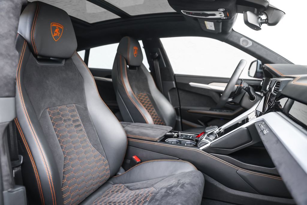 Used 2020 Lamborghini Urus AWD/4WD image 24