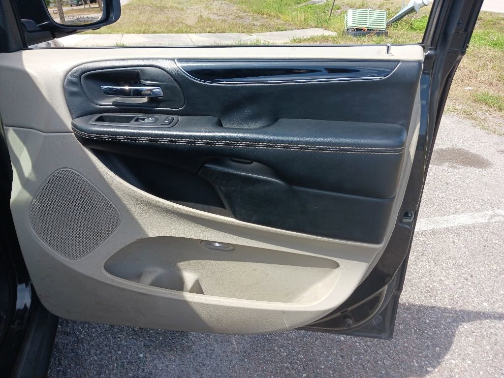 Used 2019 Dodge Grand Caravan SXT FWD image 16