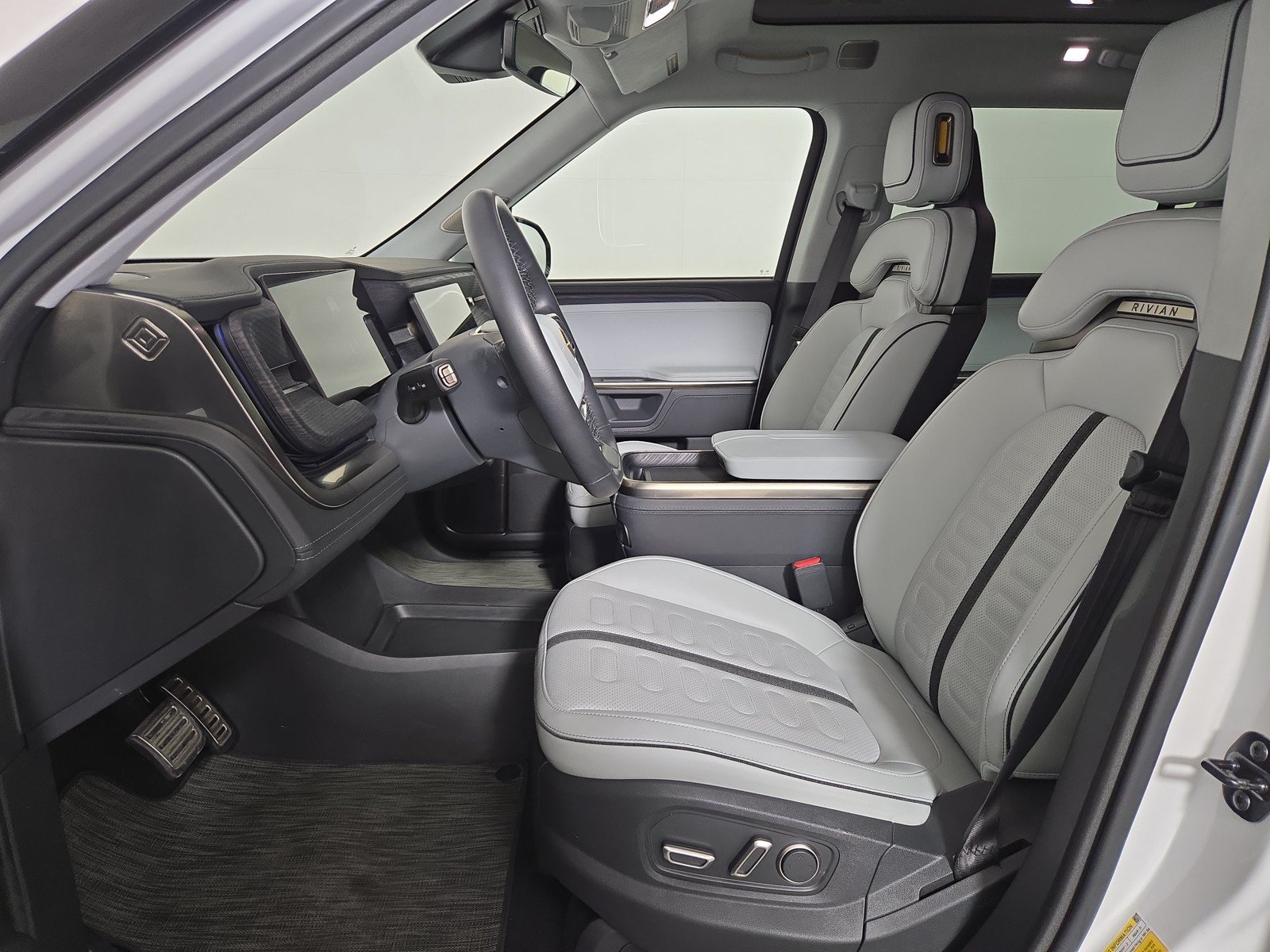 Used 2024 Rivian R1S Adventure AWD/4WD image 20