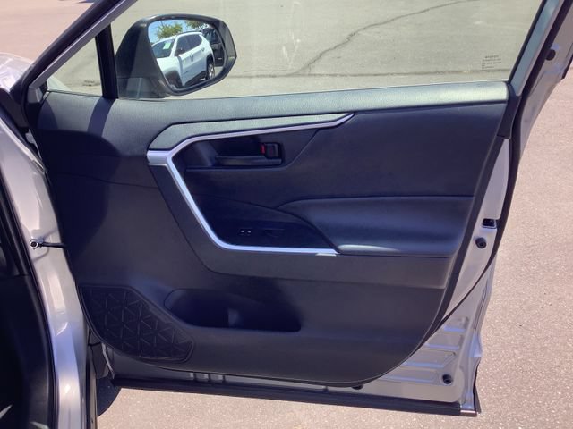 Used 2022 Toyota RAV4 LE AWD/4WD image 37