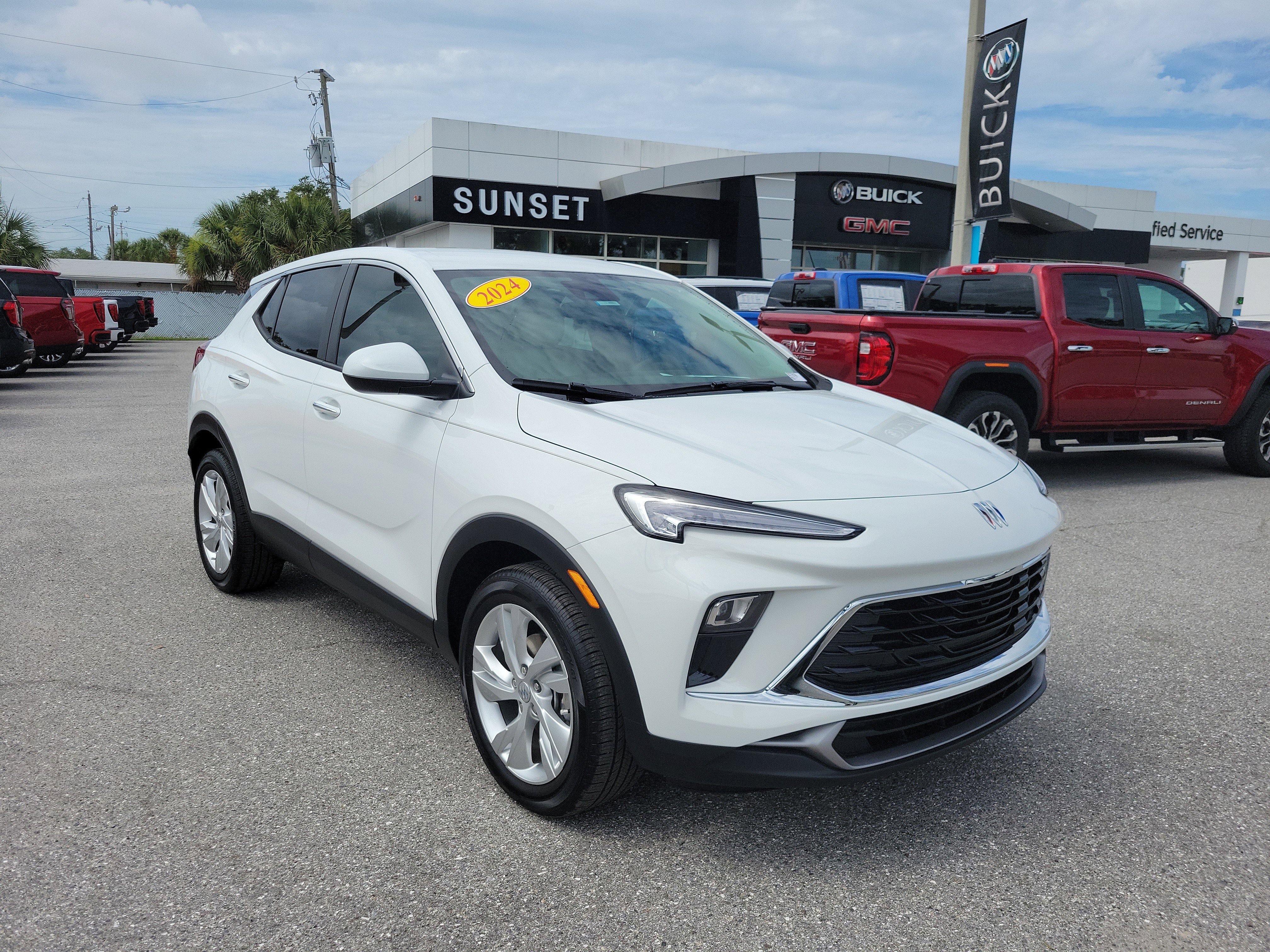 Certified 2024 Buick Encore GX Preferred FWD image 1