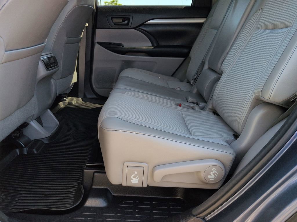 Used 2017 Toyota Highlander Plus AWD/4WD image 20
