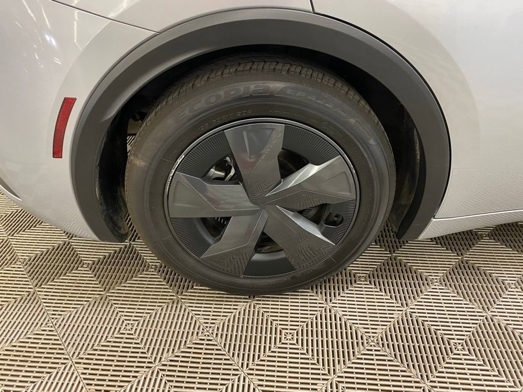 Used 2025 Toyota Prius LE image 13