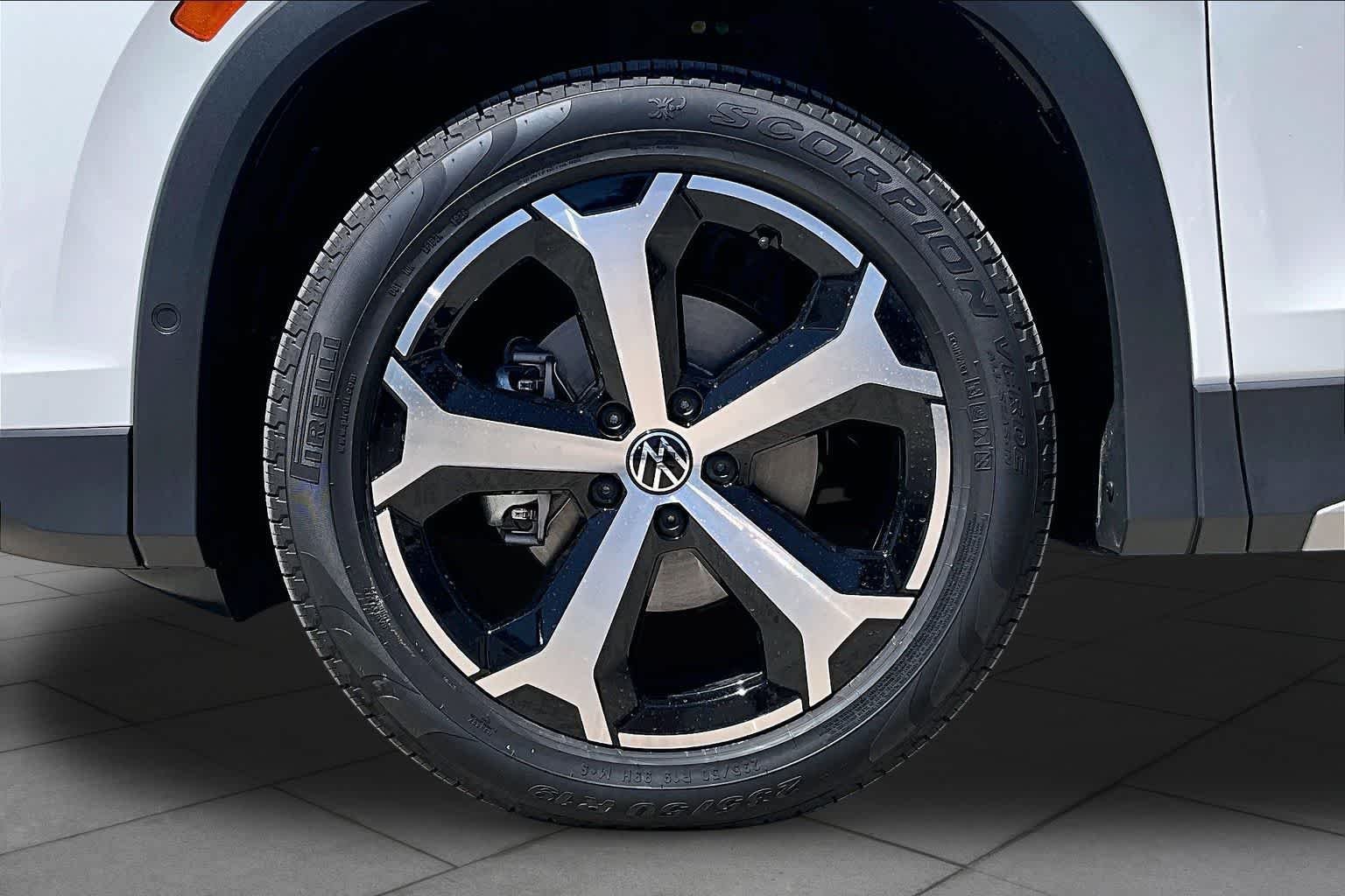 New 2026 Volkswagen Tiguan SE FWD image 11