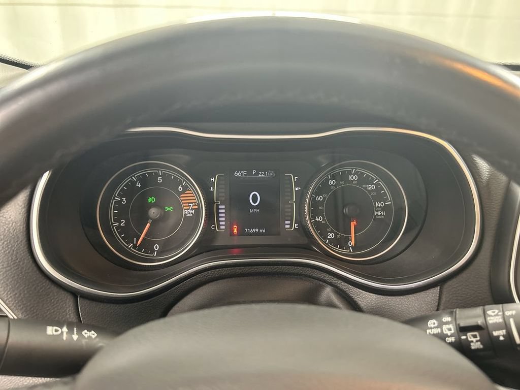 Used 2019 Jeep Cherokee Latitude Plus AWD/4WD image 13