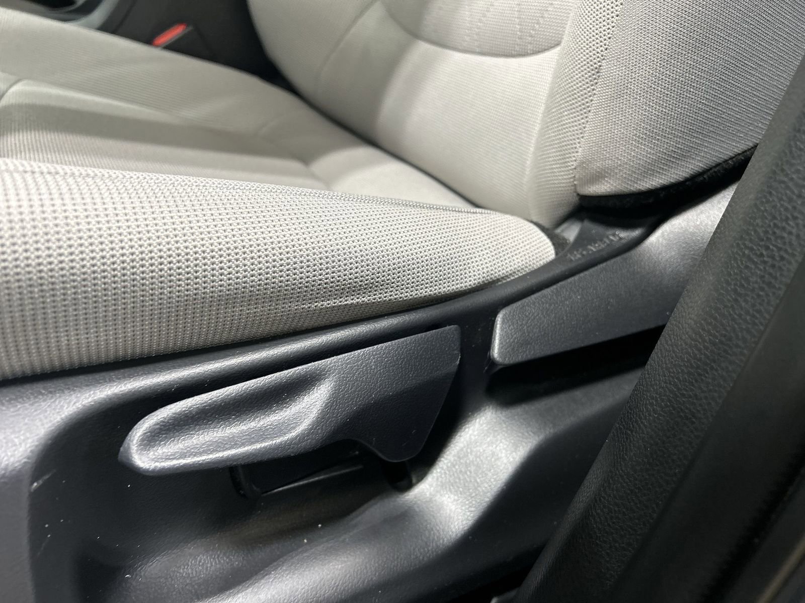 Used 2025 Toyota Corolla Cross L AWD/4WD image 24
