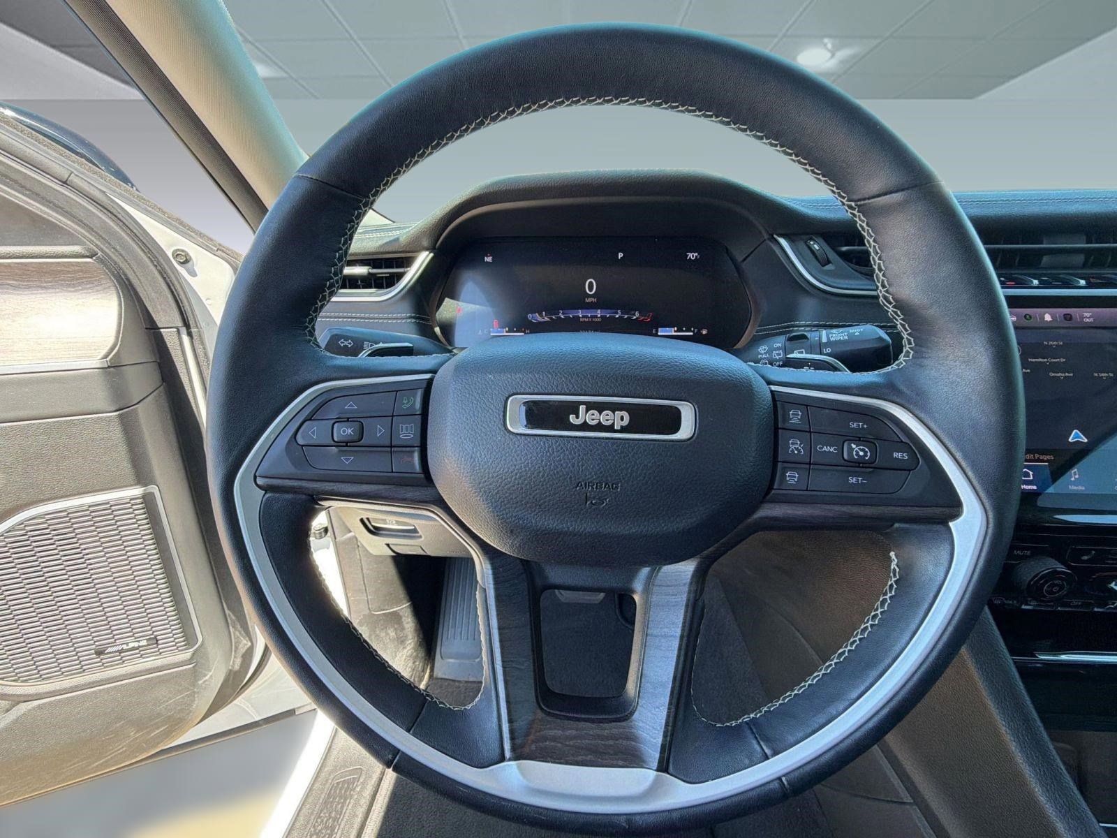 Used 2022 Jeep Grand Cherokee L Limited w/ Luxury Tech Group II image 15