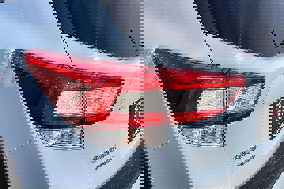 Used 2018 Subaru Crosstrek 2.0i Premium w/ Eyesight System image 26