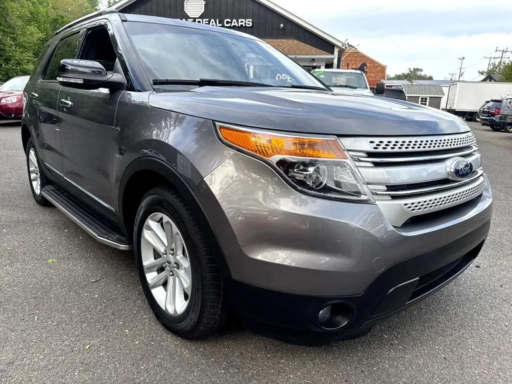 Used 2014 Ford Explorer XLT w/ Equipment Group 202A AWD/4WD image 11