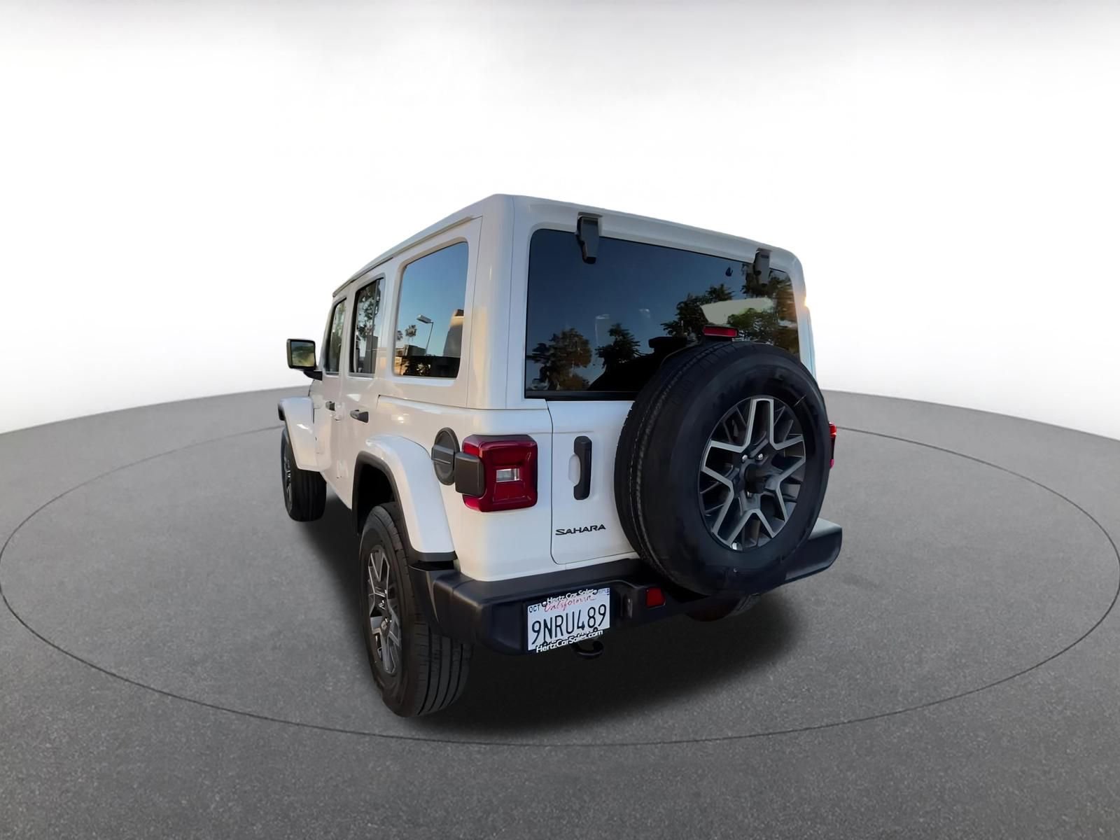 Used 2025 Jeep Wrangler Sahara image 11