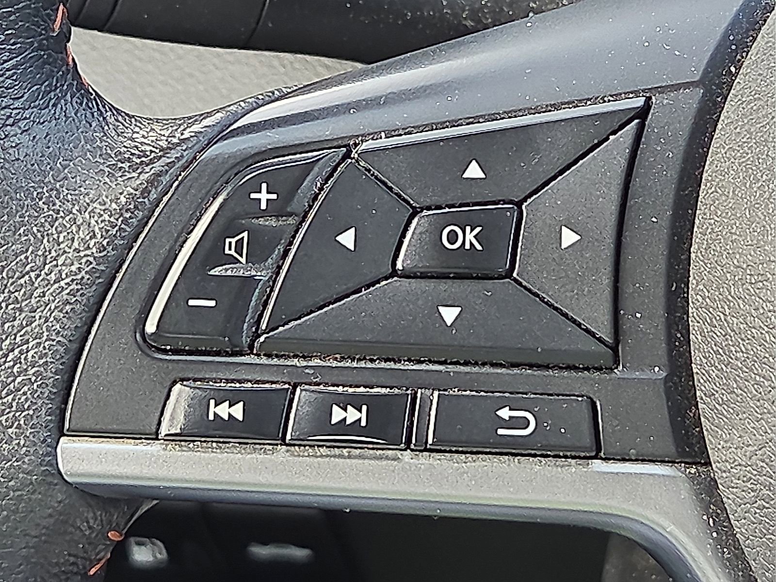 Used 2020 Nissan Kicks SR w/ Exterior Package image 19