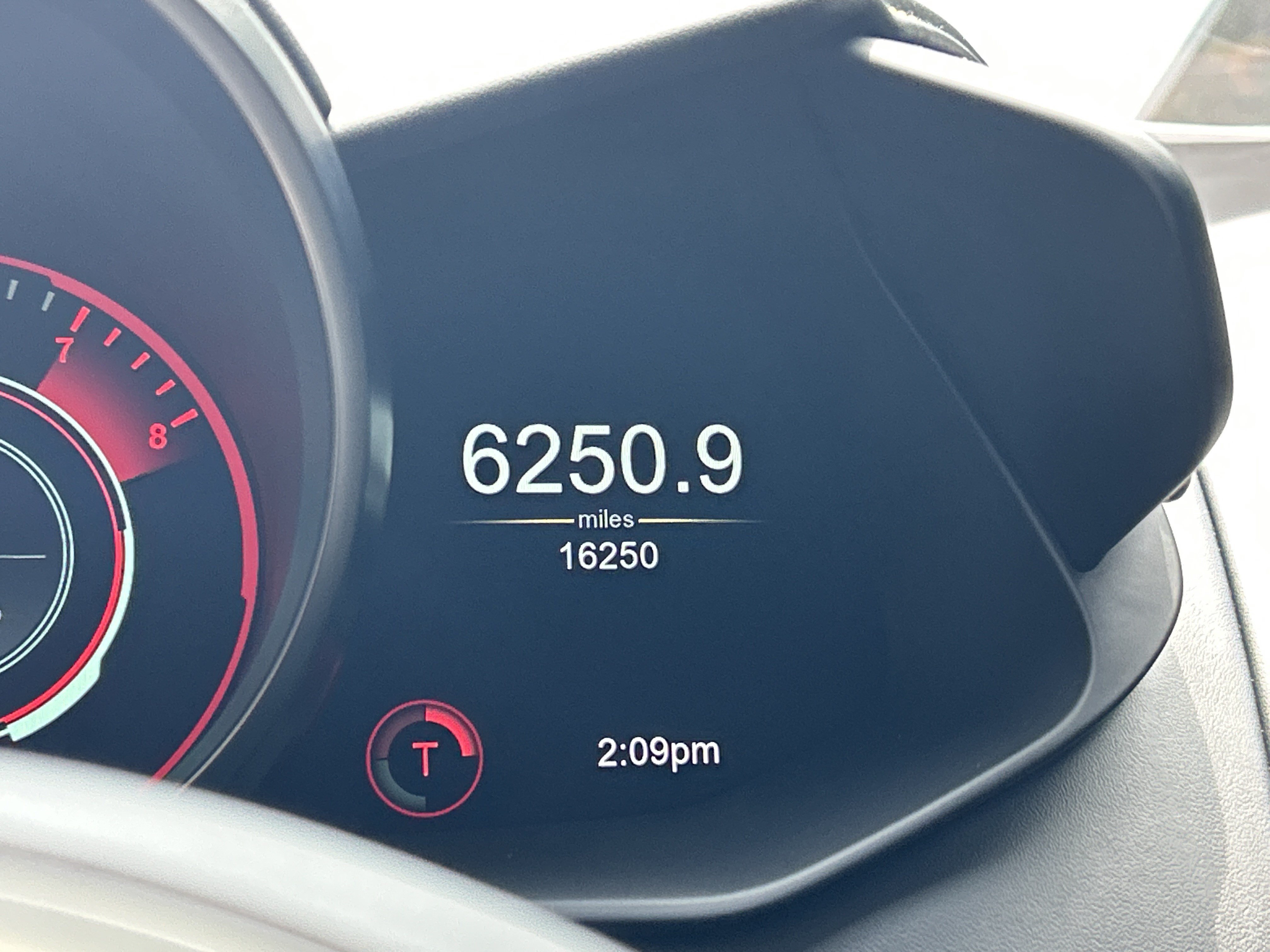 Used 2023 Aston Martin V8 Vantage Coupe RWD image 38