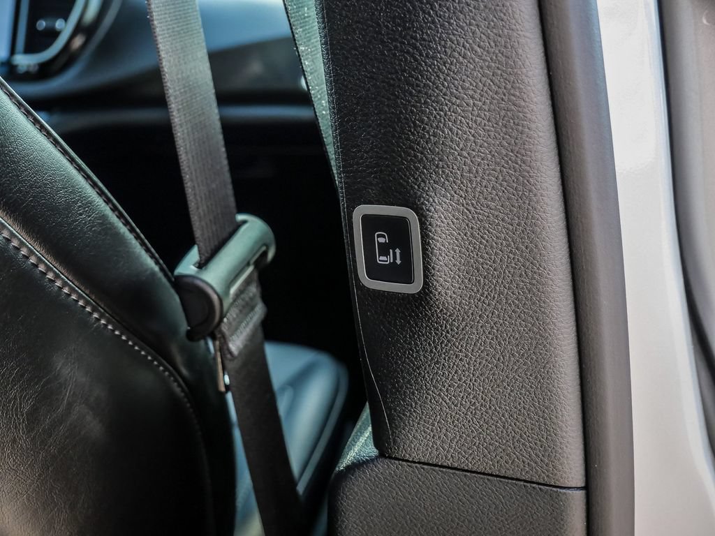 Used 2026 Chrysler Pacifica Select FWD image 43