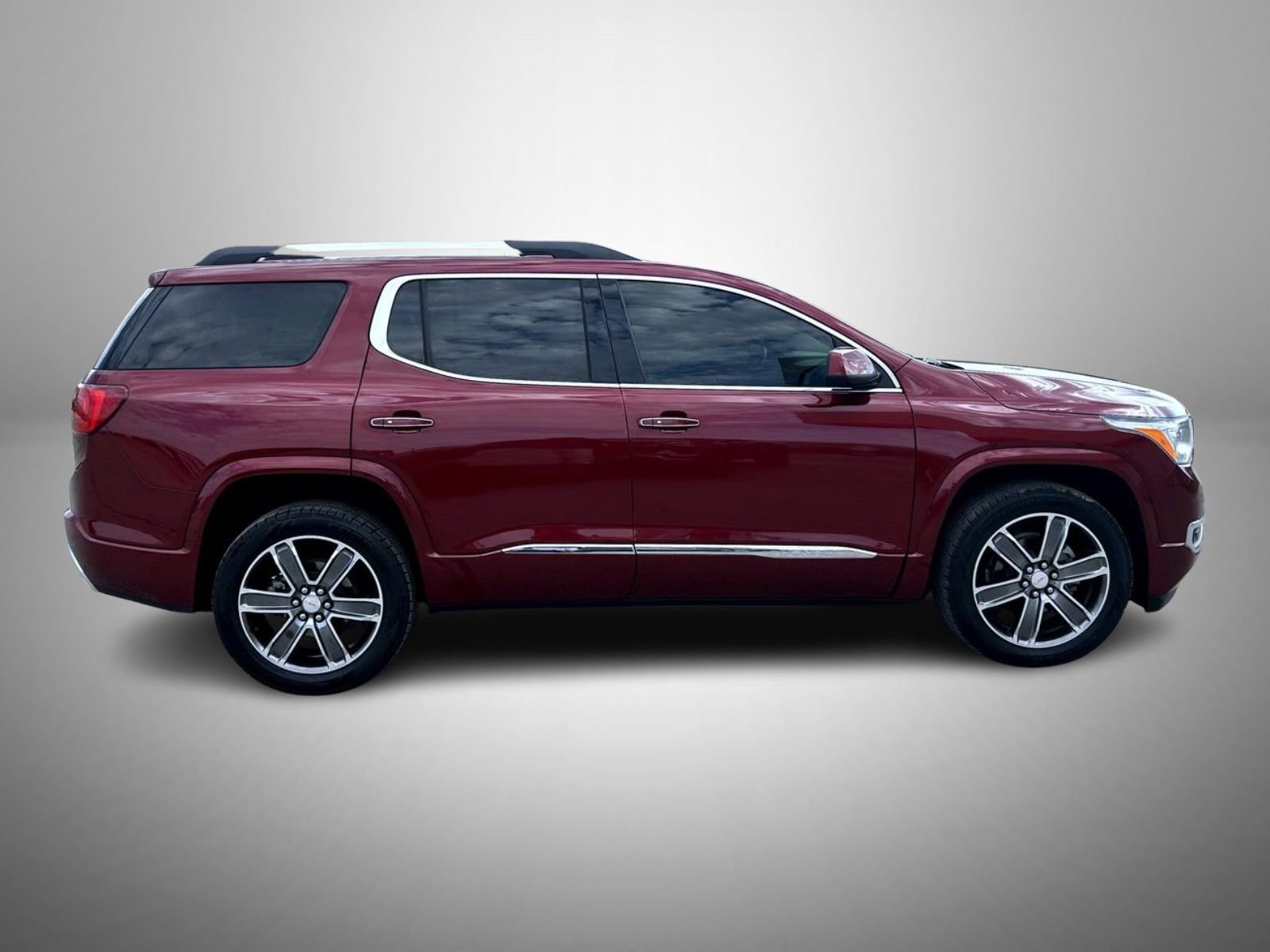 Used 2018 GMC Acadia Denali w/ Technology Package AWD/4WD image 4