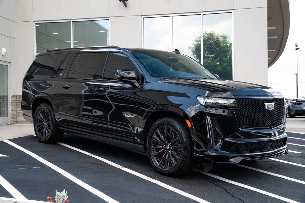 Used 2023 Cadillac Escalade ESV V w/ LPO, ONYX Package AWD/4WD image 7