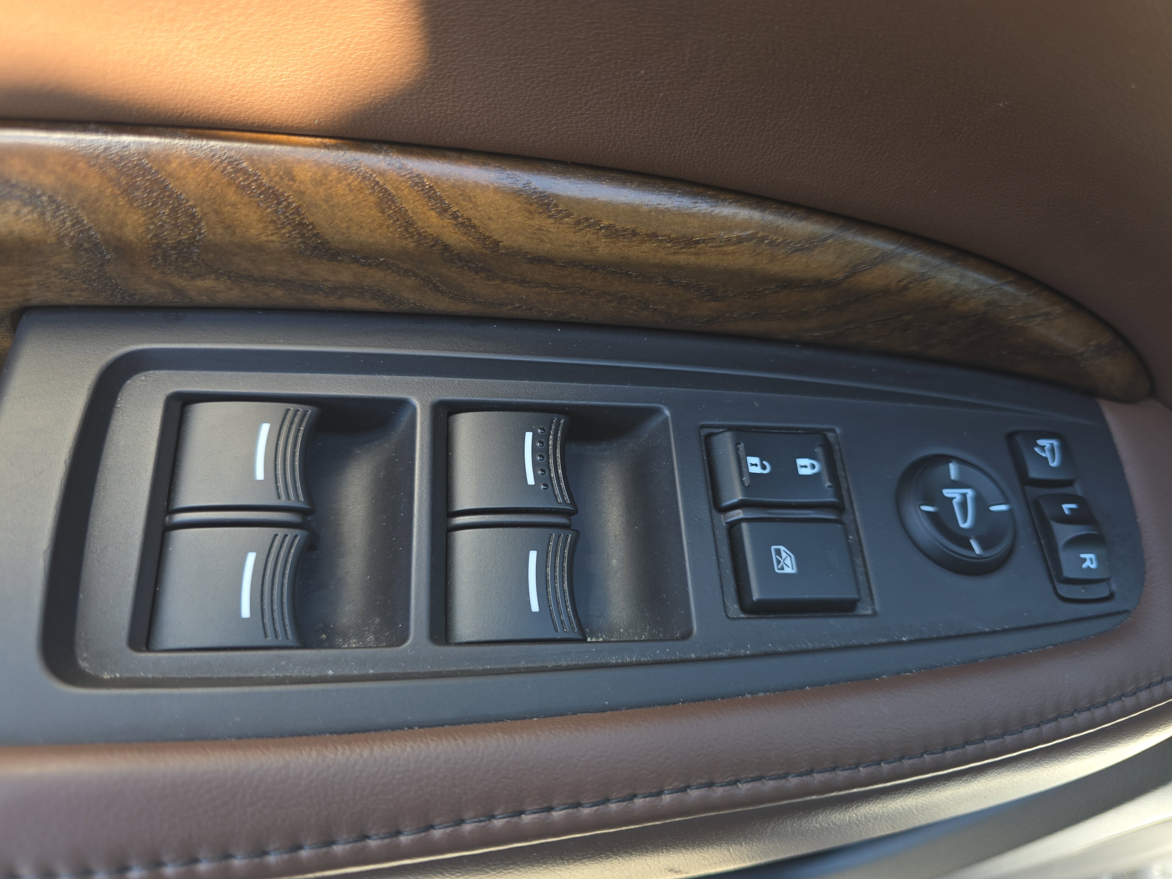 Used 2017 Acura MDX SH-AWD w/ Advance Package image 30