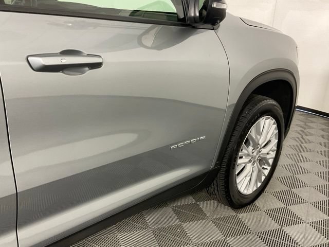 Used 2025 GMC Acadia Elevation w/ Elevation Premium Package FWD image 9