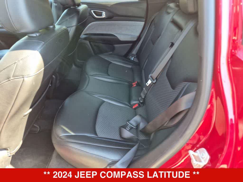 Used 2024 Jeep Compass Latitude AWD/4WD image 19