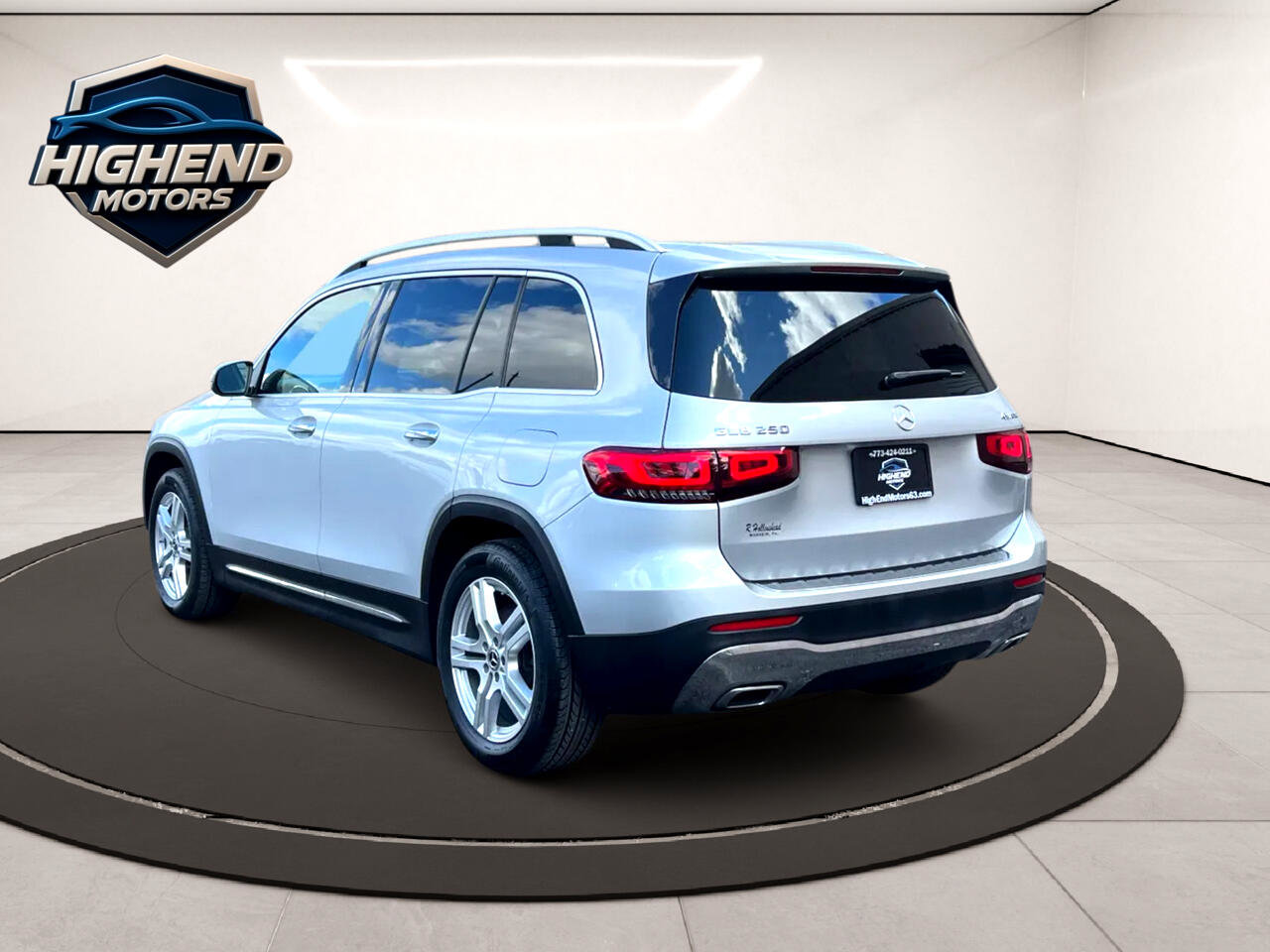 Used 2020 Mercedes-Benz GLB 250 4MATIC w/ Premium Package image 4