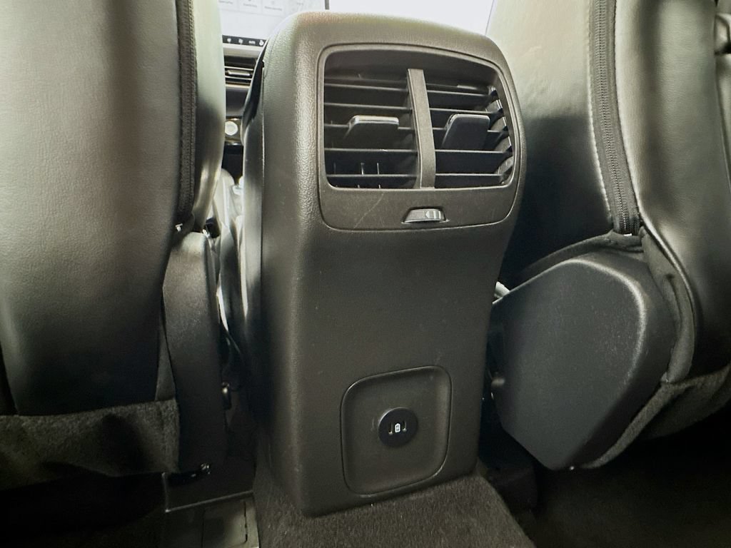 Used 2025 Ford Escape Platinum AWD/4WD image 24
