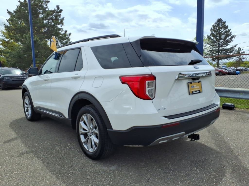 Used 2024 Ford Explorer XLT w/ Equipment Group 202A AWD/4WD image 9