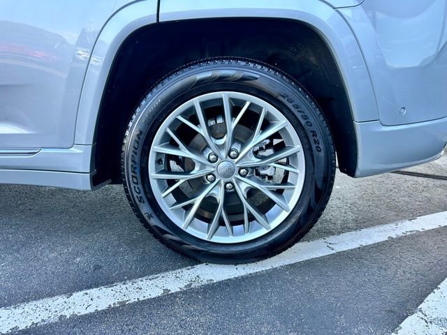 Used 2023 Jeep Grand Cherokee Summit w/ Luxury Tech Group V image 33